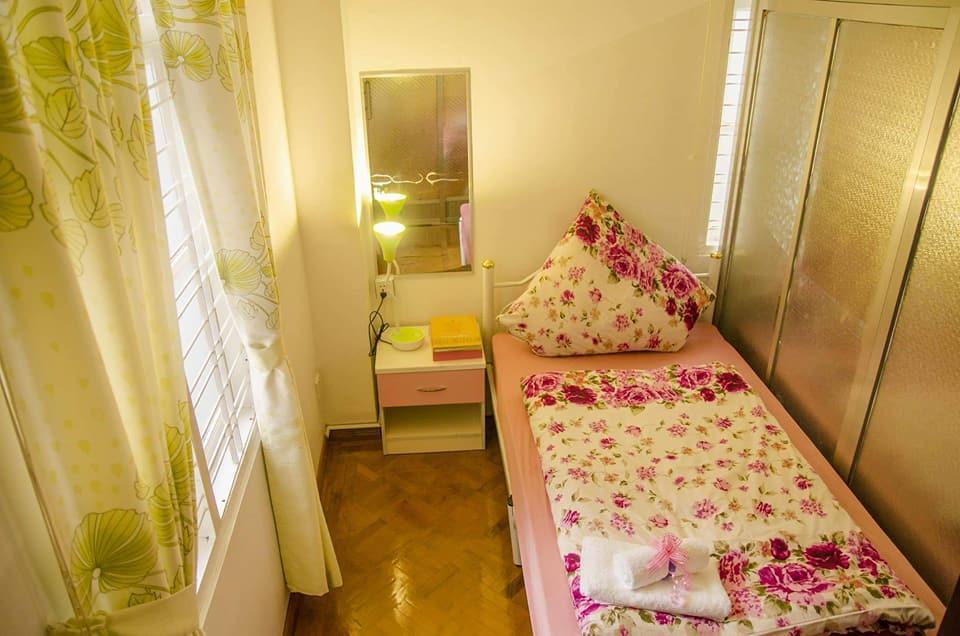 Adler Lady Hostel - Ladies Only Rangoon Eksteriør billede